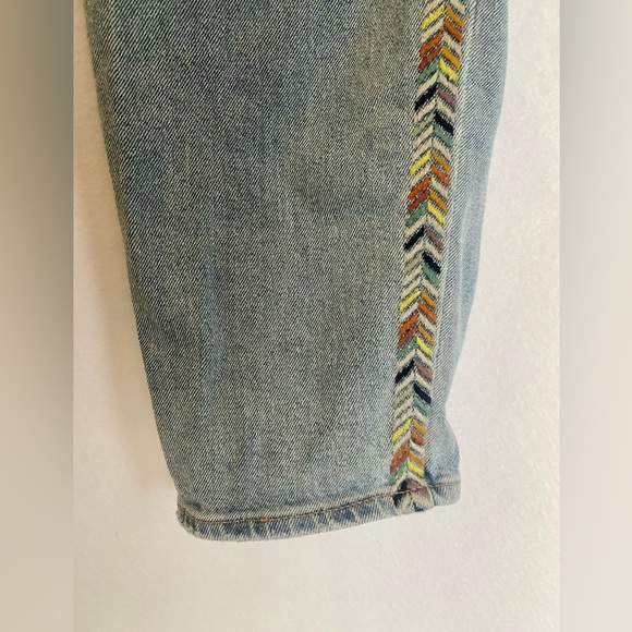 Fall Vibes Mid-Rise Taper Leg Embroidered Stripe Jeans - Knox Rose Light Wash 8 - Picture 4 of 8